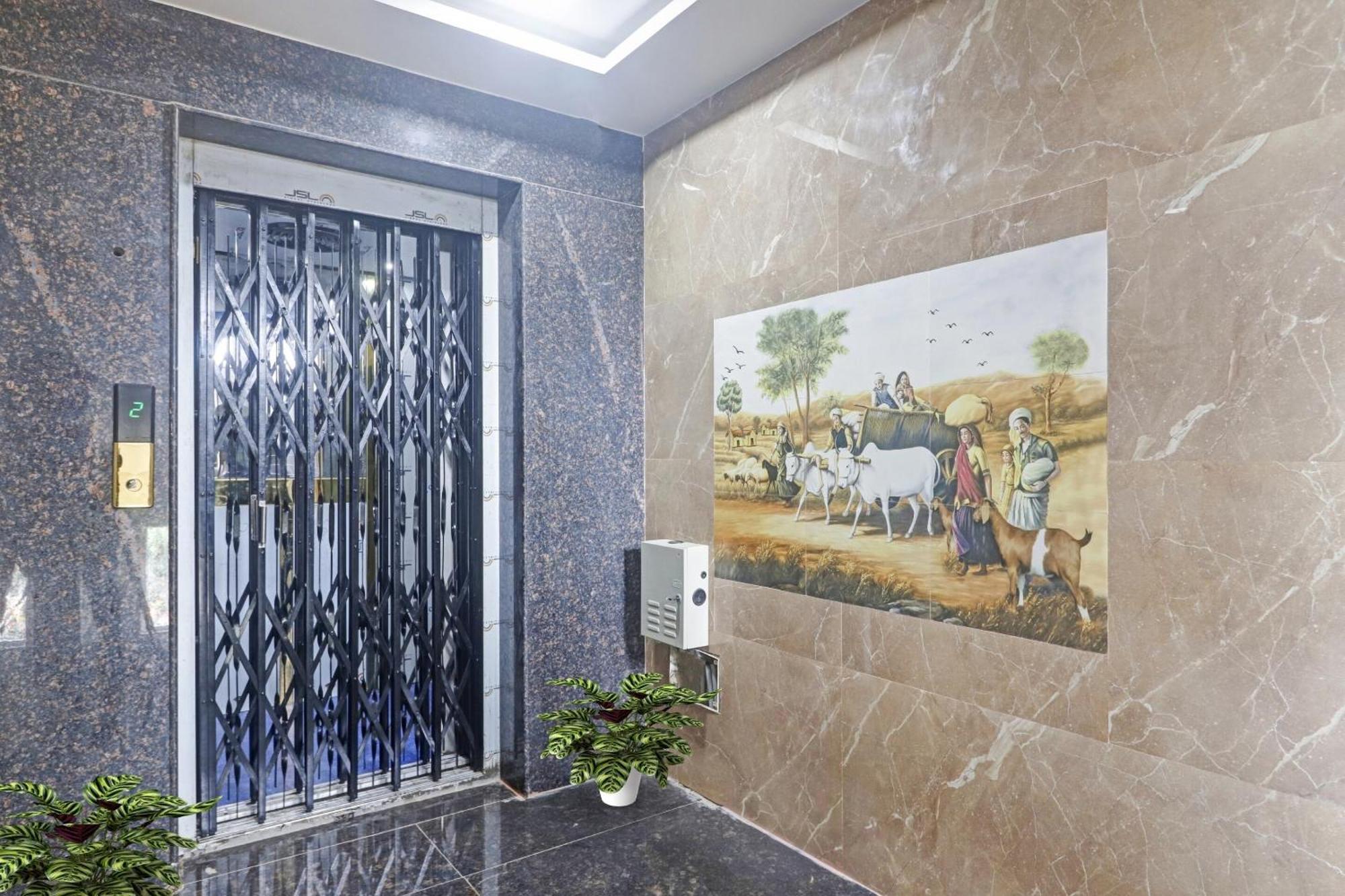 Super Capital O Srinika Inn Gachibowli Exterior foto