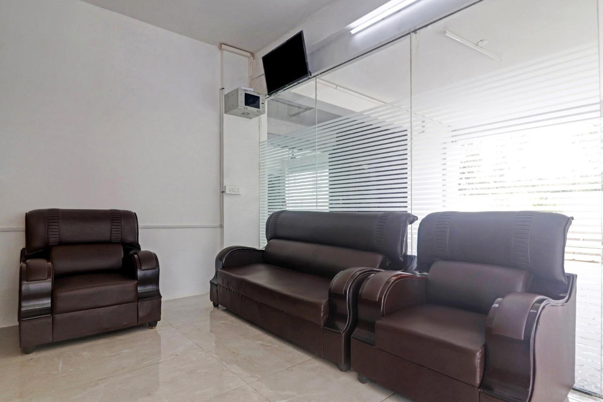 Super Capital O Srinika Inn Gachibowli Exterior foto